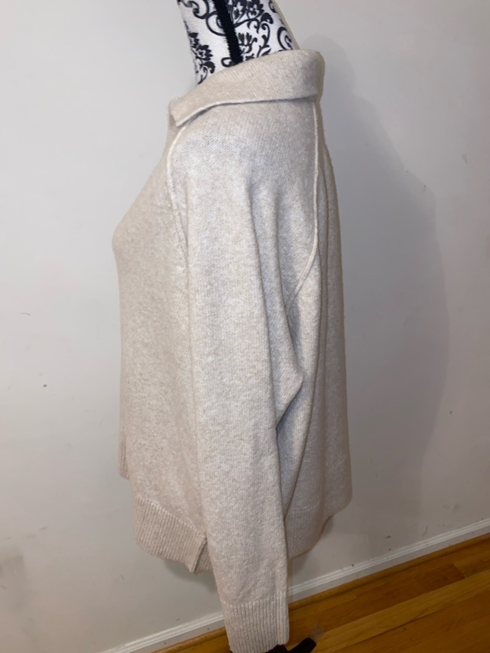NWT!! Aerie Cream Collared V-Neck Knit Pullover Sweater Size Small Oversized - Picture 4 of 10